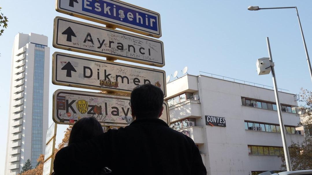 Kızılay tabelası yeni akımın sembolü oldu! Şehir dışından gelenler var 2