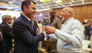 Dünyanın dört bir yanından gazeteciler deprem bölgesini ziyaret etti! Bakan Kurum'la Hatay sokaklarını dolaştılar