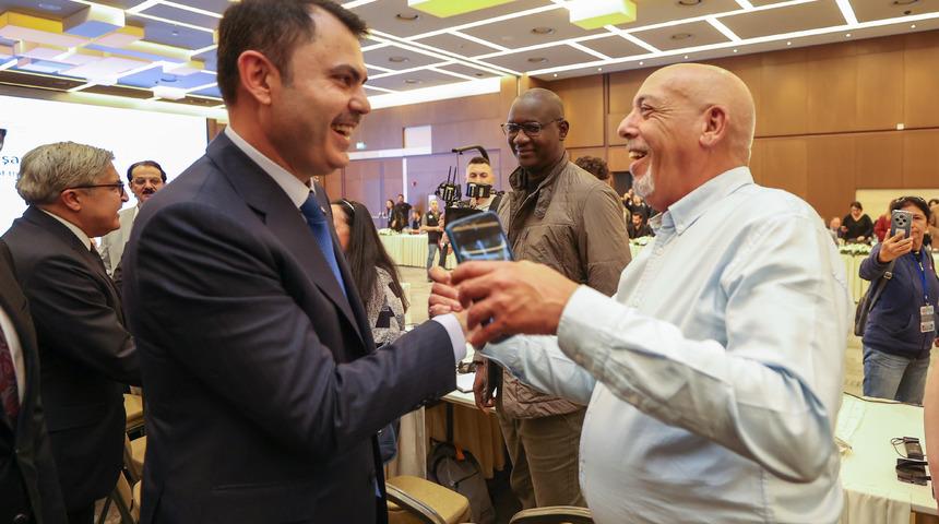 Dünyanın dört bir yanından gazeteciler deprem bölgesini ziyaret etti! Bakan Kurum'la Hatay sokaklarını dolaştılar