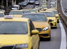 Yunanistan'ın başkenti Atina'da taksiciler 48 saatlik greve gitti