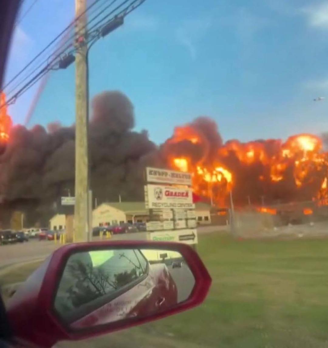 ABD de kargo uçağının düştüğü anlar gündem oldu! 7 kişinin öldüğü 11 kişinin yaralandığı kazada facia kameralara yansıdı 1