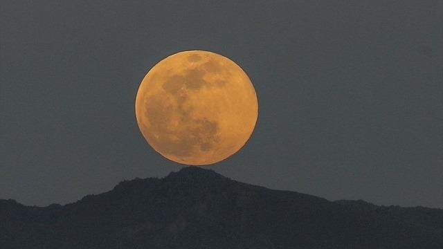 Kasım'da gökyüzü şöleni: Kunduz süper ayı aşkı da beraberinde getirecek!
