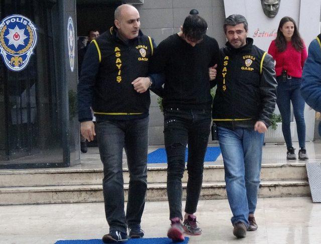 'Beyoğlu cinayeti'nin İran uyruklu zanlısı Bursa'da araç gasp ederken yakalandı (2)