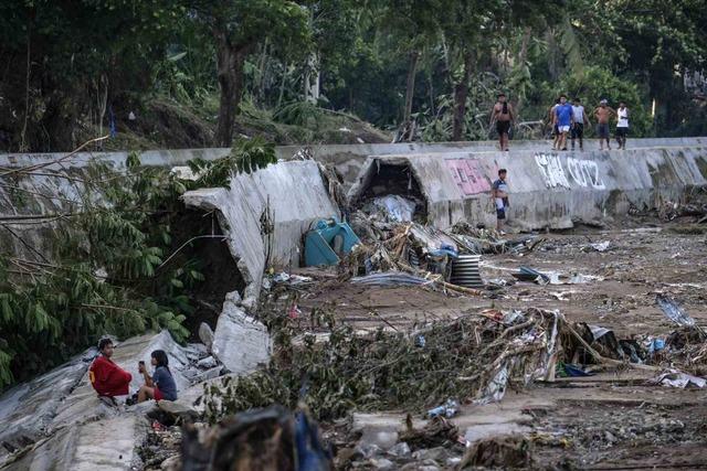 Filipinler’i vuran tayfunda can kaybı 85’e yükseldi 1