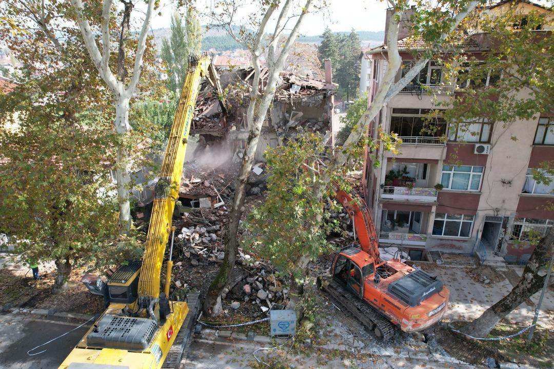 Deprem fırtınasının etkisindeki Sındırgı yla ilgili dikkat çeken karar! Afet bölgesi ilan edildi 3