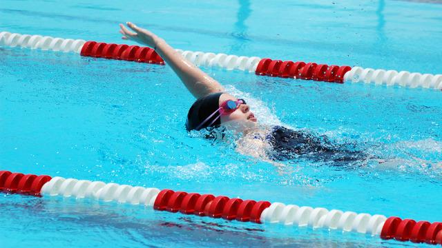 Yüzmede sırtüstü stil nedir, nasıl yüzülür?