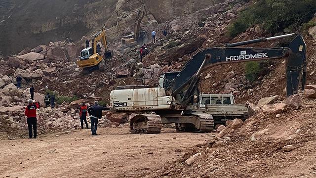 Son dakika| Ordu'da taş ocağı şantiyesinde göçük! 2 işçi enkaz altında
