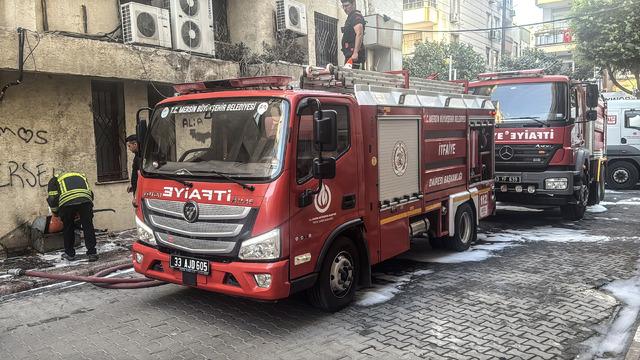 Mersin'de organizasyon işletmesinde çıkan yangın söndürüldü