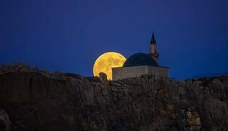 Van Kalesi, "Kunduz Süper Ay" ile görsel şölen oluşturdu