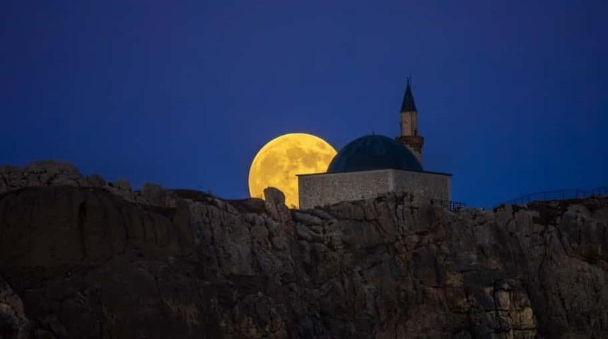 Van Kalesi, "Kunduz S&uuml;per Ay" ile g&ouml;rsel ş&ouml;len oluşturdu