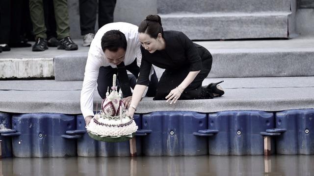 Tayland’da Yüzen Fener Festivali