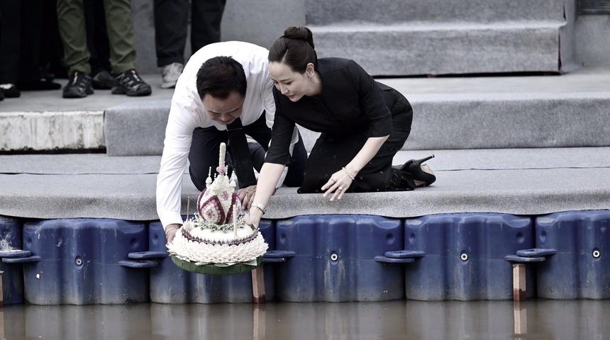 Tayland’da Yüzen Fener Festivali