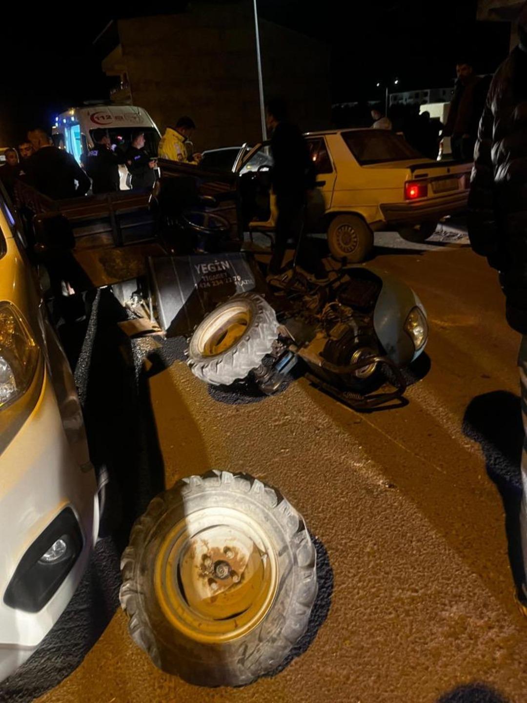 Elazığ’da otomobil ile patpat motoru çarpıştı: 3 yaralı 1