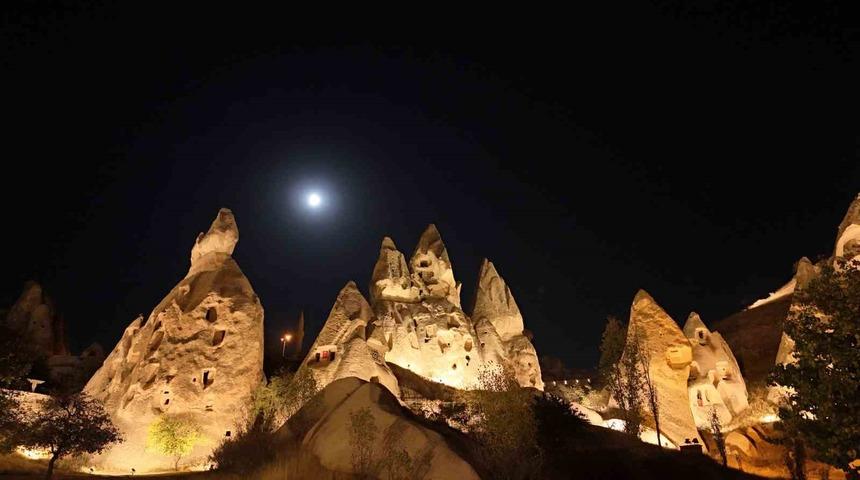 Kapadokya’da "Kunduz Süper Ay" göz kamaştırdı