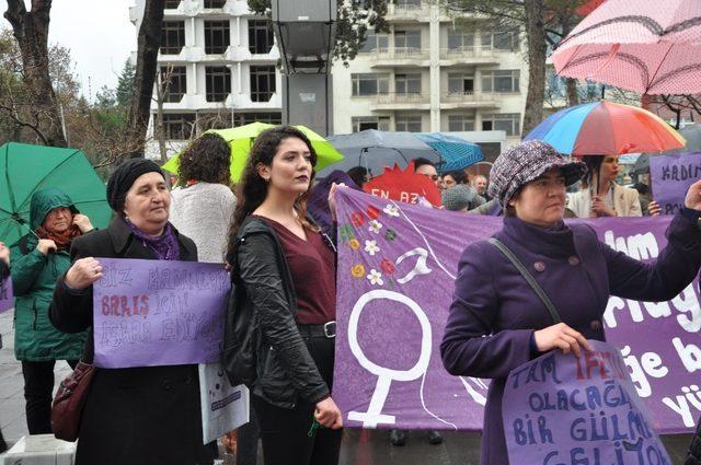 Kadınlar Günü’nde anma yürüyüşü gerçekleştirdi