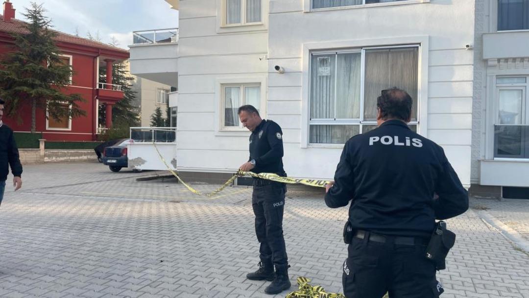 Karaman da 5 inci kattan düşen öğretmen hayatını kaybetti 1