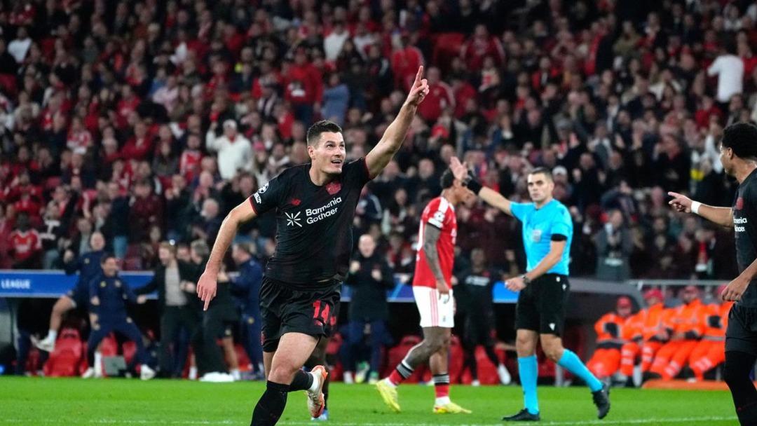 Şampiyonlar Ligi nde Benfica evinde Leverkusen e kaybetti! Ajax ile birlikte sonunculuğa demir attı! Jose Mourinho galibiyete haset kaldı 1