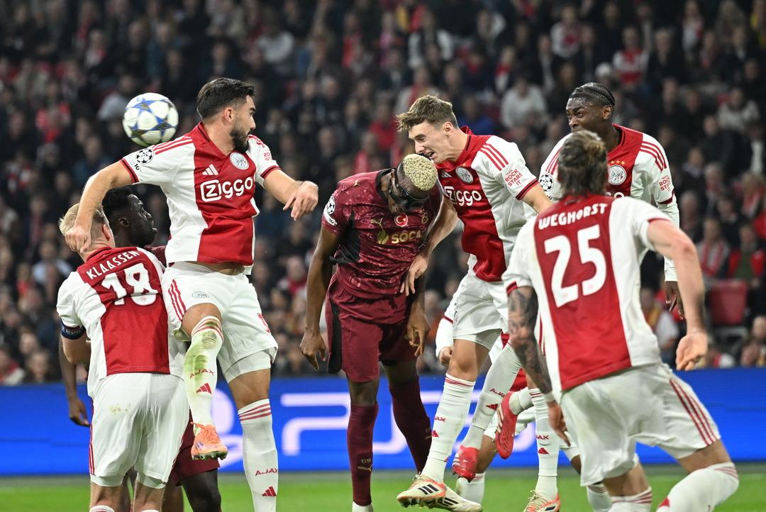 Şampiyonlar Ligi ndeki 3-0 lık galibiyet sonrası t&uuml;m d&uuml;nya Galatasaray ı konuşuyor, Hollandalılar hala şaşkın!  B&ouml;ylesini g&ouml;rmedik  3