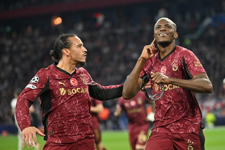 Galatasaray forması ile Ajax'a karşı hat-trick yapmıştı! Spor yazarları Osimhen'i yere göğe sığdıramadı... Öyle bir benzetme yaptılar ki  G3