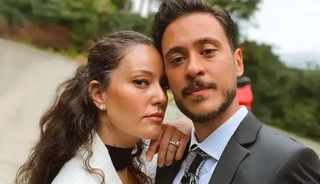 Birlikte tatile çıktılar! Pozlarına yorum yağdı