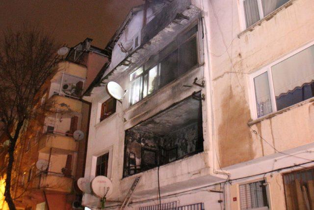 Maltepe'de 3 katlı bina alev alev yandı