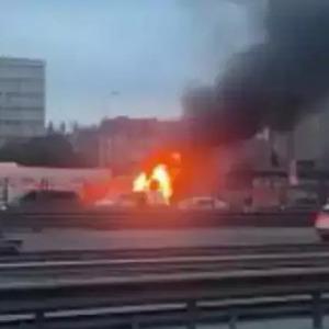 Cevizlibağ’da iş makinesi alev alev yandı!