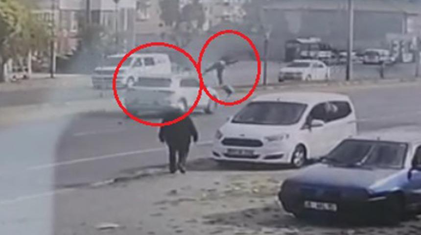 Karşıdan karşıya ge&ccedil;erken metrelerce s&uuml;r&uuml;klendi! 14 yaşındaki kızın korkun&ccedil; &ouml;l&uuml;m&uuml;...