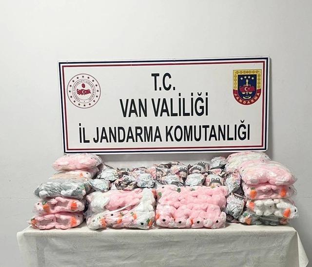 Van’da gümrük kaçağı sigara ve malzeme ele geçirildi 1