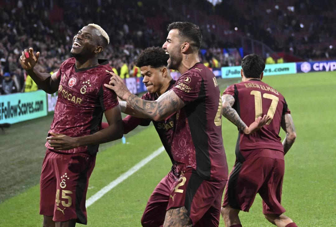 Galatasaray Şampiyonlar Ligi'nde fırtına gibi! Ajax'ı 3 golle devirdi, &uuml;lke puanı u&ccedil;uşa ge&ccedil;ti... İşte UEFA &uuml;lke sıralamasında son durum