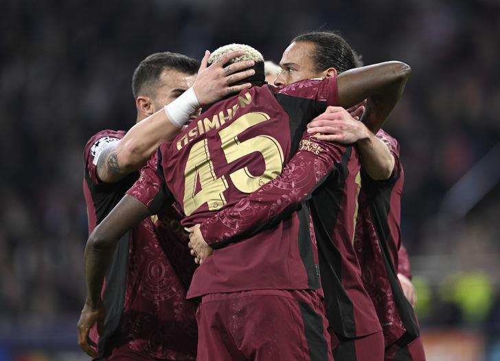 Galatasaray forması ile Ajax'a karşı hat-trick yapmıştı! Spor yazarları Osimhen'i yere göğe sığdıramadı... Öyle bir benzetme yaptılar ki  G2