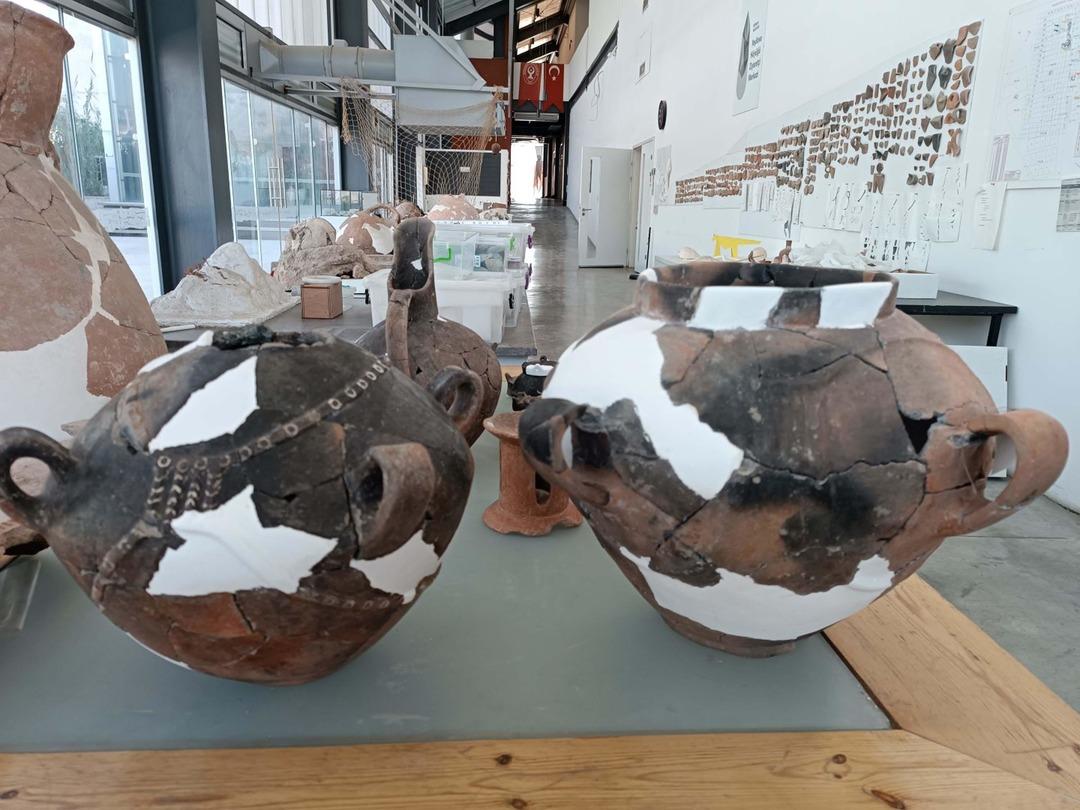 Depremle yıkılmış! Kazılarda dikkat çeken detay o figürler oldu: Tam 5 bin yıllık 2