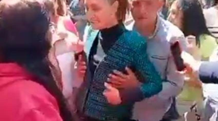 D&uuml;nya bu olayı konuşmuştu! Taciz edilen devlet başkanı a&ccedil;ıklama yaptı