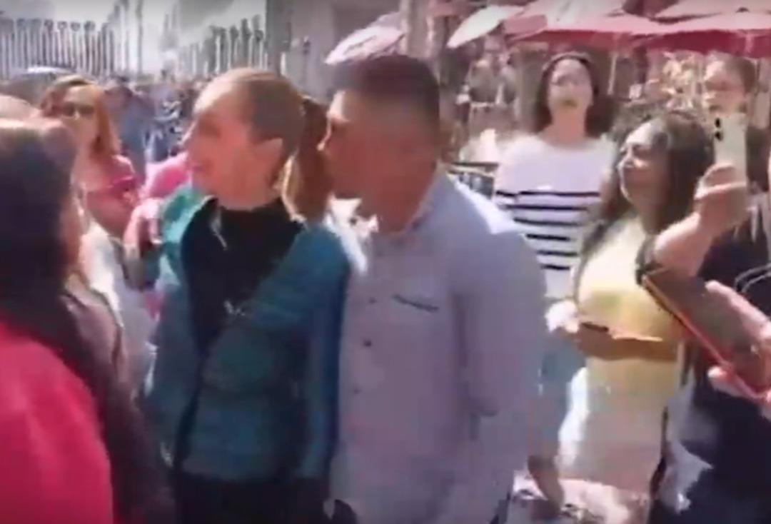 D&uuml;nya bu olayı konuşmuştu! Taciz edilen devlet başkanı a&ccedil;ıklama yaptı 2