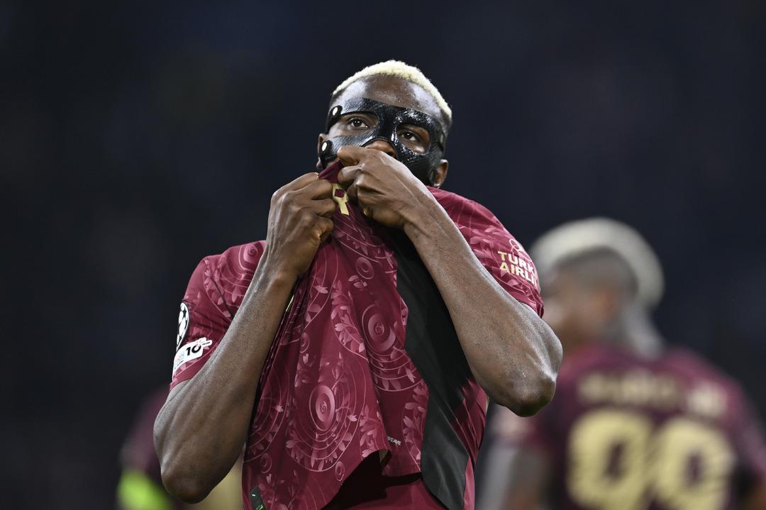 Ajax ma&ccedil;ı sonrası taraftarlar Osimhen in yeni değerini a&ccedil;ıkladı! Hat-trick sonrası sosyal medya karıştı 3