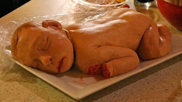 Midemiz kaldırmadı: Tasarım pasta yaparken sınırları epey zorlayan sanatçı