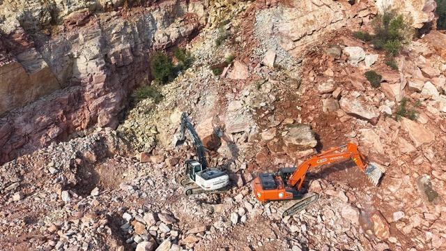 Ordu da taş ocağı şantiyesinde göçük altında kalan işçiyi arama çalışmaları sürüyor 4