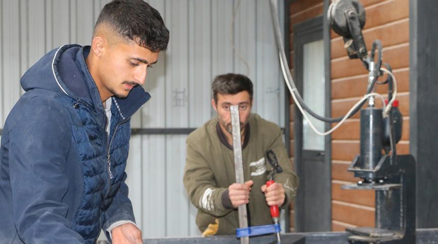 40 yıl sonra köyüne döndü! Birçok şehir için üretim yapmaya başladı, yoğun ilgi görüyor