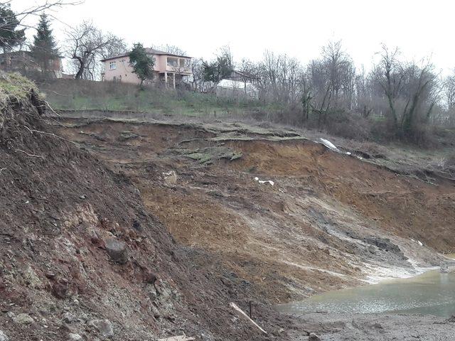 Hastane temel kazısı sonrasında fındık bahçesinde heyelan