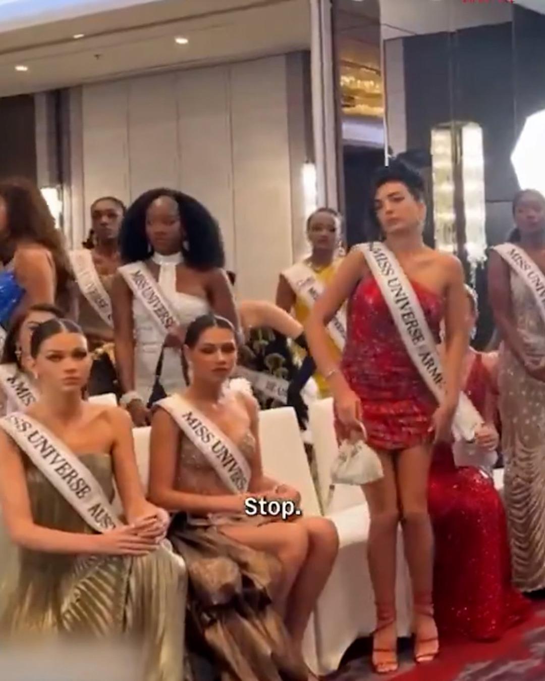 Kainat Güzellik Yarışması nda şaşırtan anlar! Önce hakaret etti sonra salondan kovdu! Güzeller oteli tek tek terk etti 3