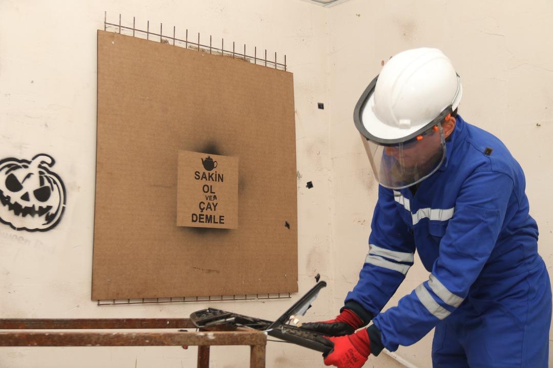 İlginç girişim! 1000 TL ödeyip kırıp döküyorlar 5