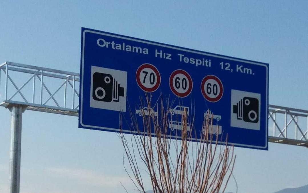 Sürücüler dikkat! Bakan duyurdu: Hız levhaları kaldırıldı! 2