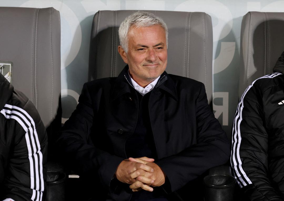 Fenerbahçe nin eski teknik direktörü Jose Mourinho Portekizlileri de çıldırttı! Yenilgiye öyle bir bahane buldu ki... 3