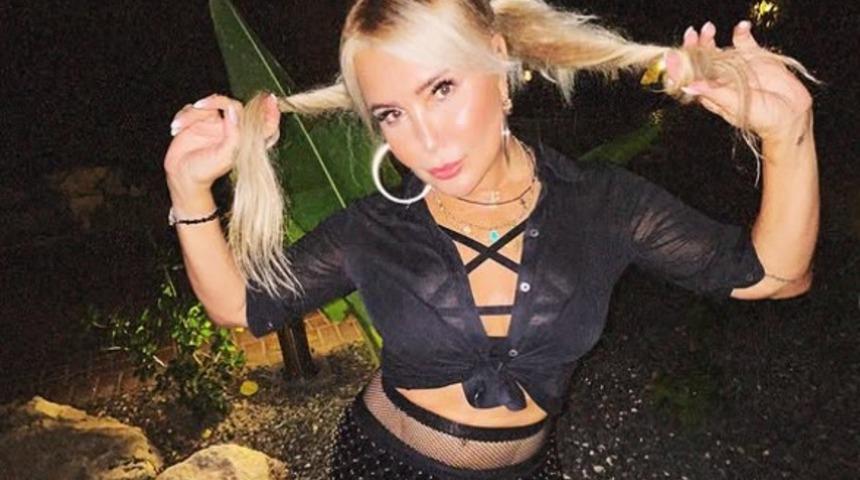 Yonca Evcimik bikinili pozlarıyla sosyal medyayı salladı! 'Kim der ki 62 yaşında'