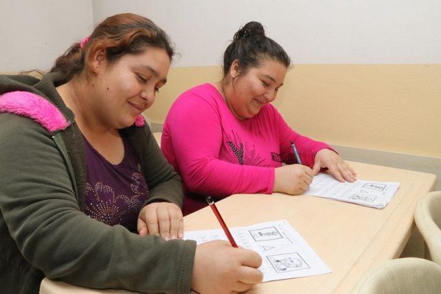 Büyükşehir Belediyesi okuma yazma seferberliğinde eğitimlere başladı