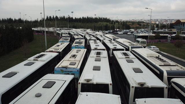 Halk otobüslerinin kontak kapatma eyleminin hava fotoğrafları