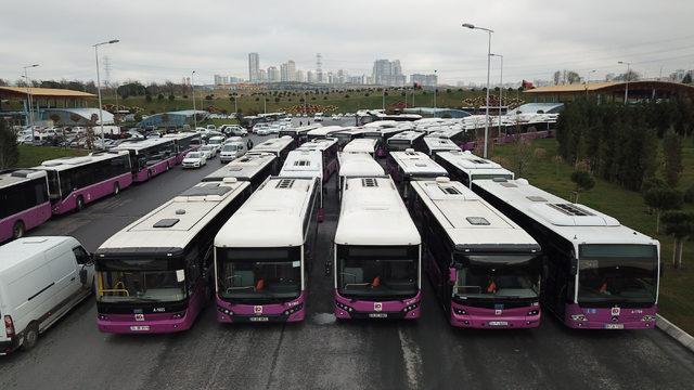 Halk otobüslerinin kontak kapatma eyleminin hava fotoğrafları