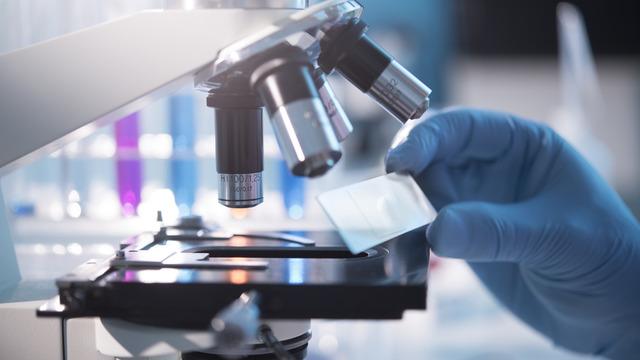 Mikroskobu kim, ne zaman icat etti? Mikroskobu ilk kim buldu?