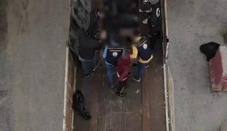 Bitlis’te TIR’ın gizli bölmesinden 20 kaçak göçmen çıktı