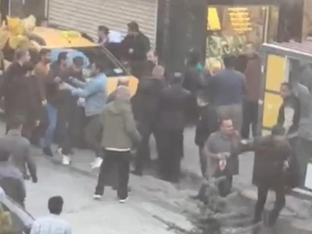 Yüksekova'da cadde ortasında çıkan kavgaya polis müdahale etti