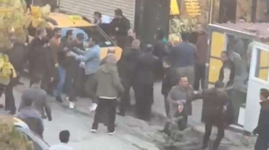 Y&uuml;ksekova'da cadde ortasında &ccedil;ıkan kavgaya polis m&uuml;dahale etti